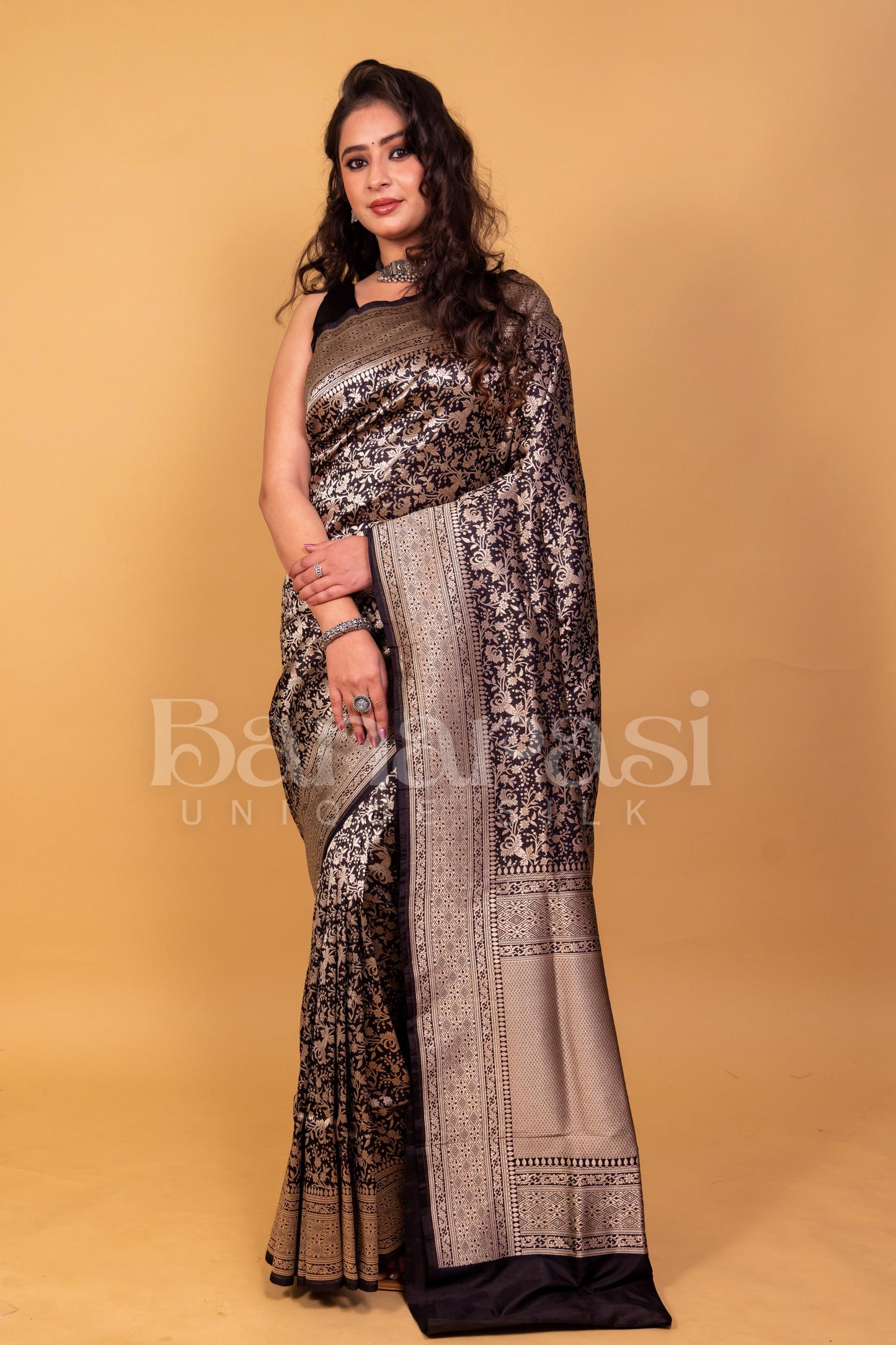 Black Pure Katan Silk Banarasi Handloom Saree - Tanchui Brocade